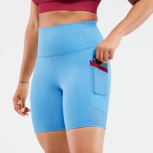 Fabletics On-the-Go Ultra High-Waisted 7" Short surf blue cherry Burst size XS